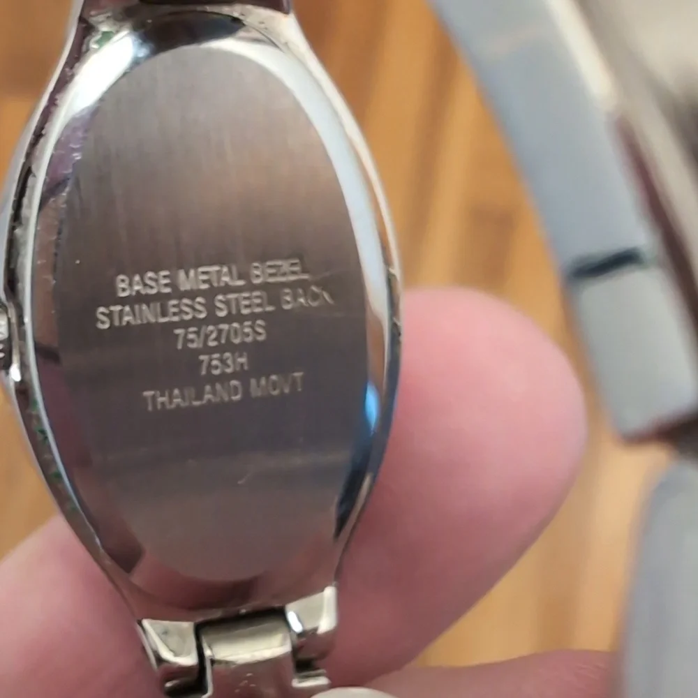 Armitron Diamond Now Women's Silver Tone Watch - NEW BATTERY!